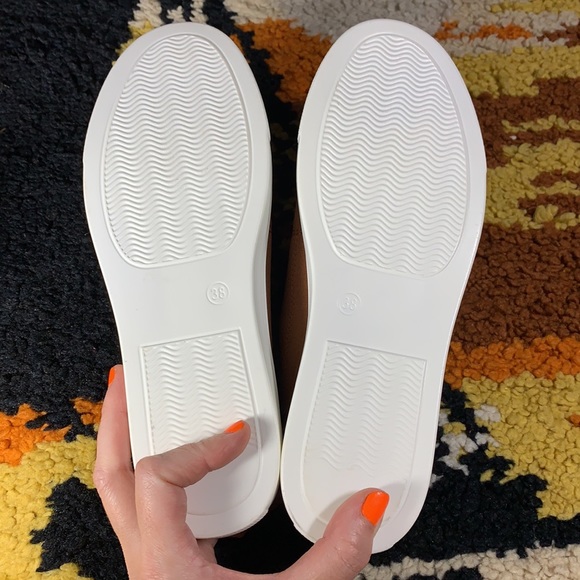 Rad, zip up sneakers!! - Picture 8 of 9